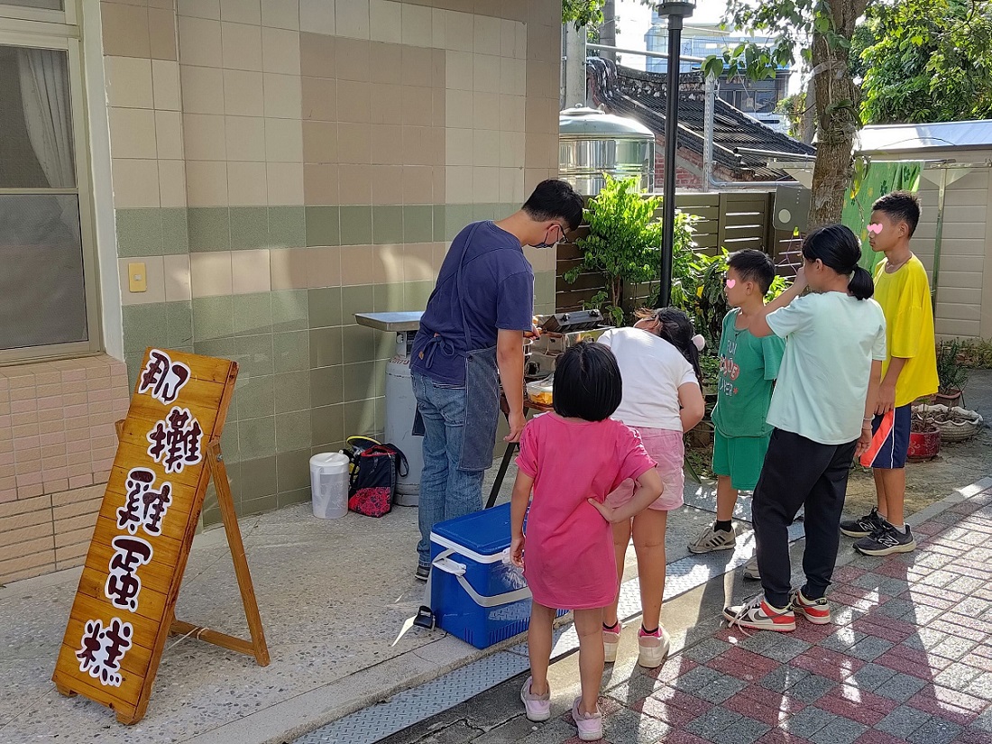 「那攤雞蛋糕」與院生同歡：香噴噴雞蛋糕(標題圖檔)
