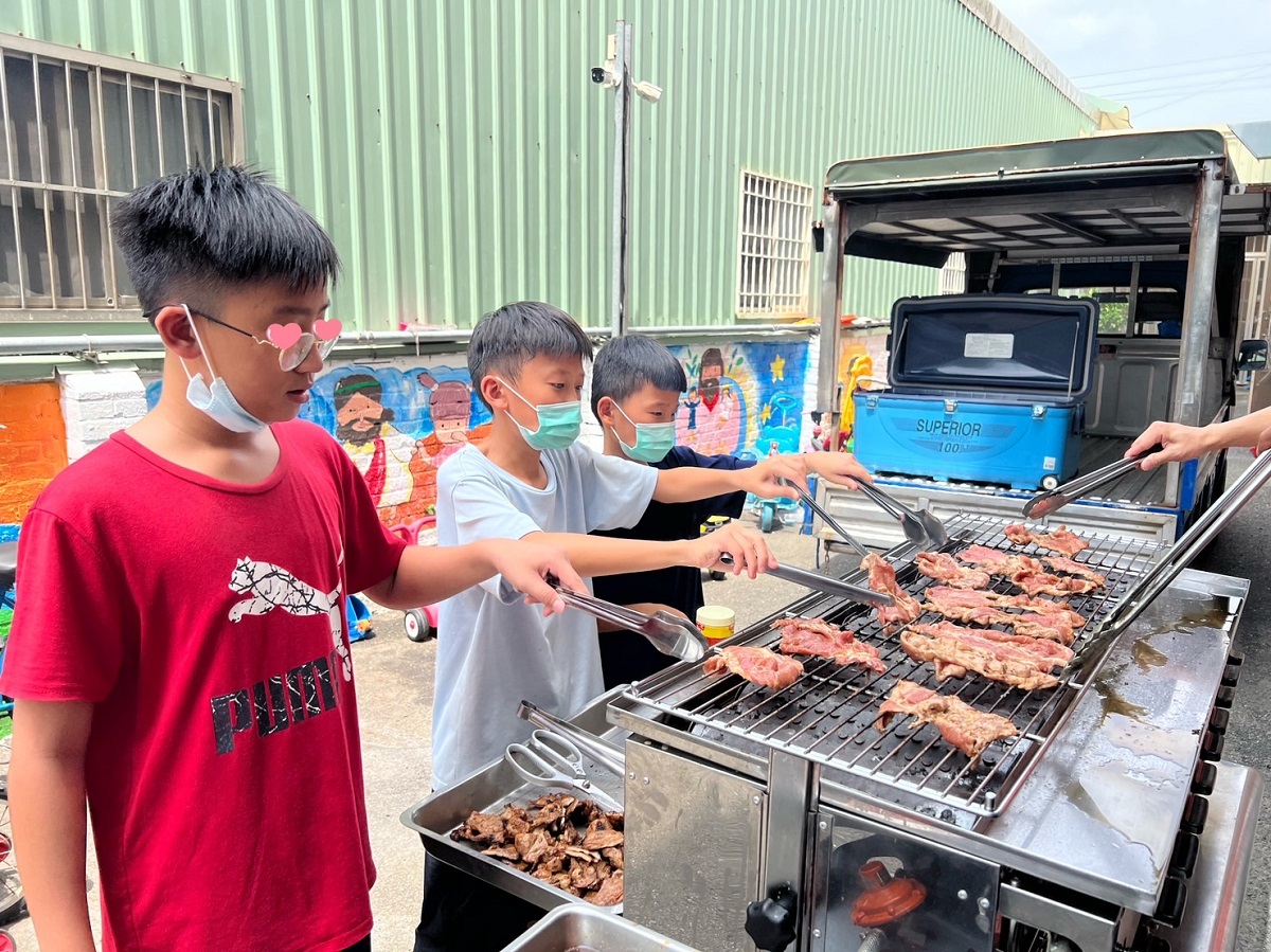 東玄宮善食團與院生同歡:饗宴美食(標題圖檔)