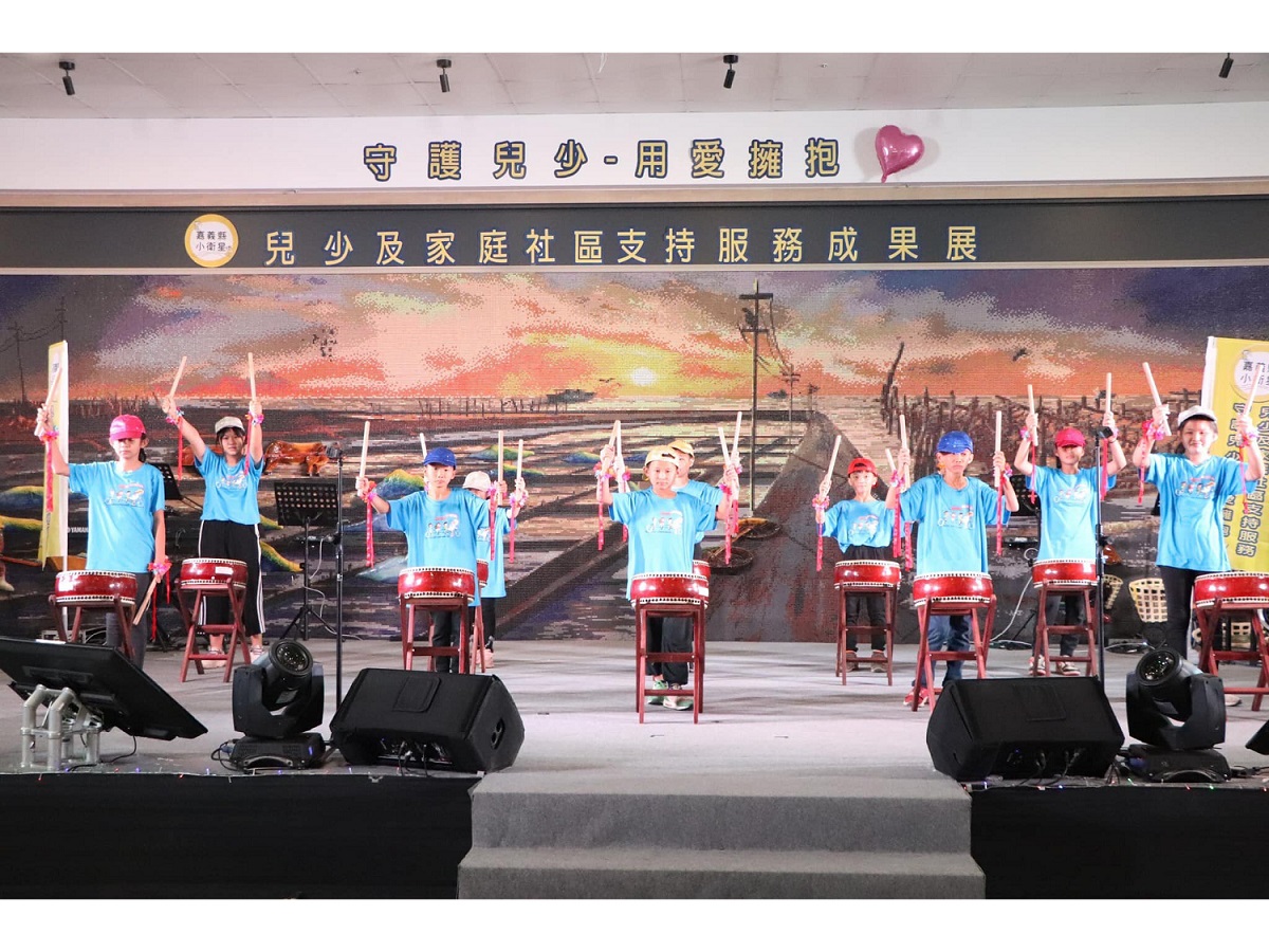 守護兒少用愛擁抱-112年小衛星成果展(標題圖檔)