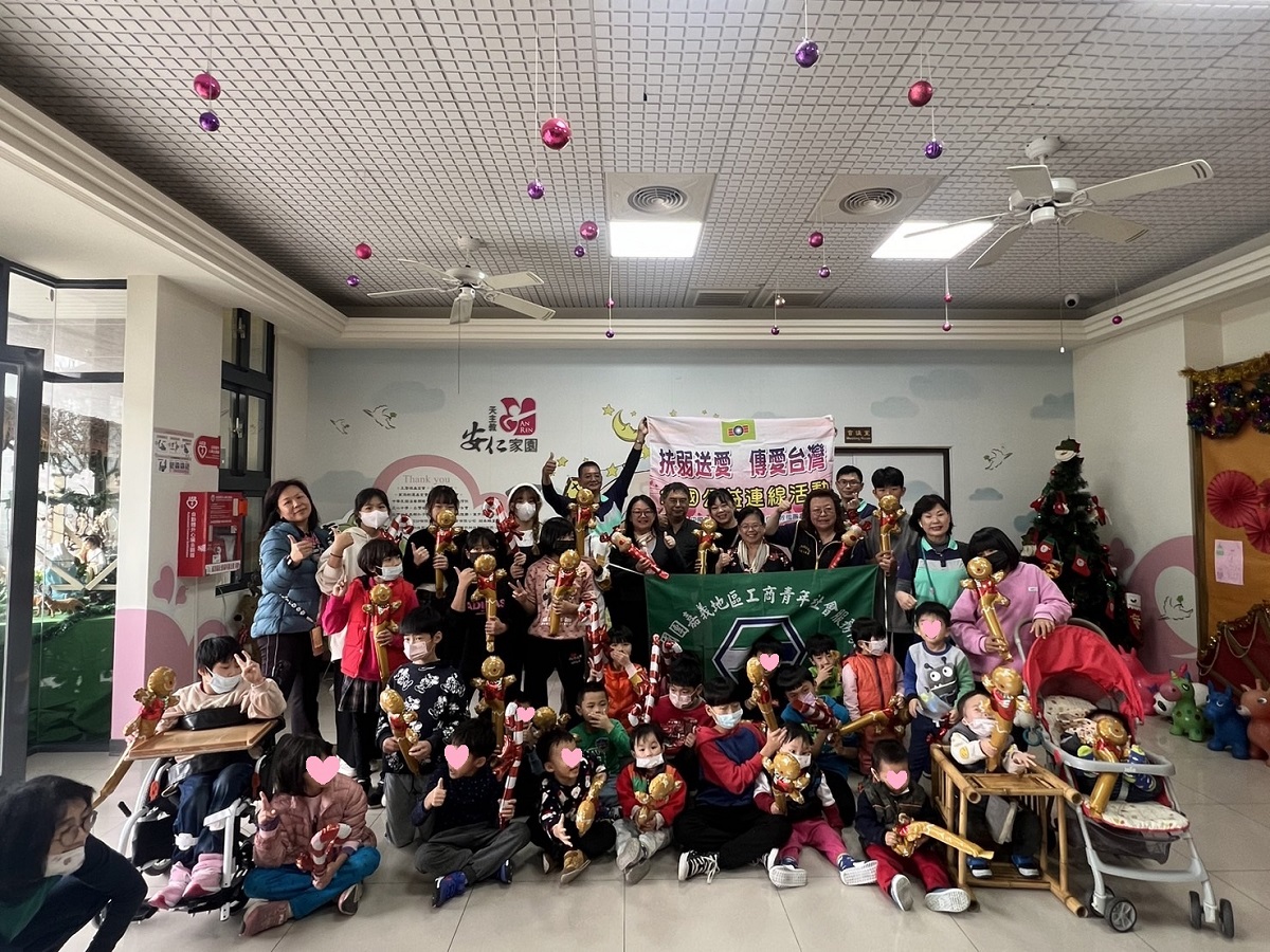 熊千綺小姐與院生同歡：最好吃豬腳麵線(標題圖檔)