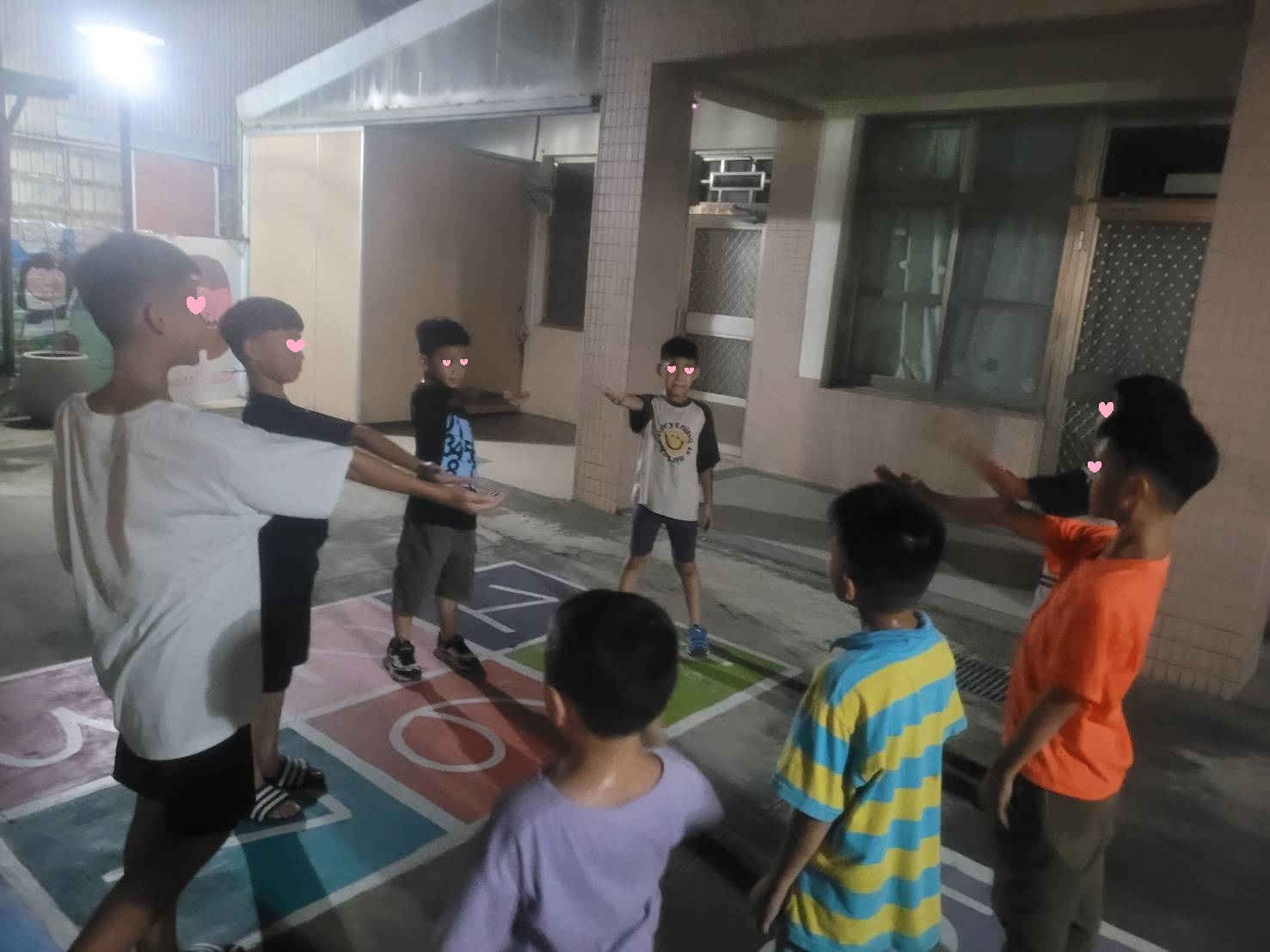 玩躲貓貓遊戲(標題圖檔)