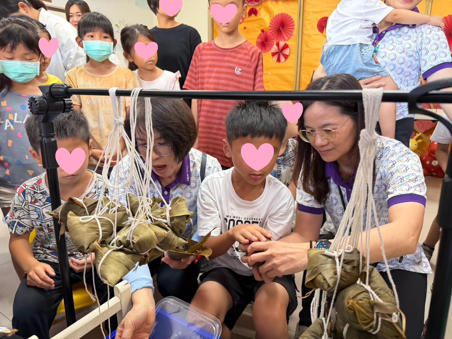 嘉義市國際工商經營研究社：與院生同歡 包粽樂(標題圖檔)