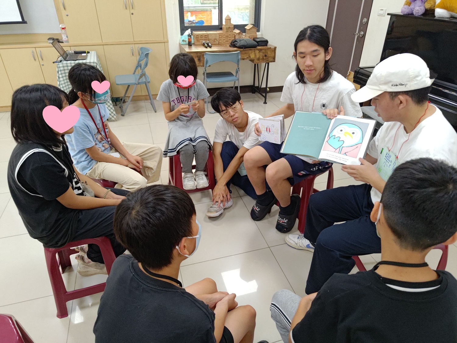 國立嘉義大學英語志工服務社與院生同歡：英語繪本學習趣(標題圖檔)