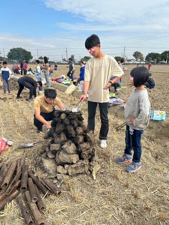 豪有藝思親子活動：大手牽小手，作伙來焢窯(標題圖檔)