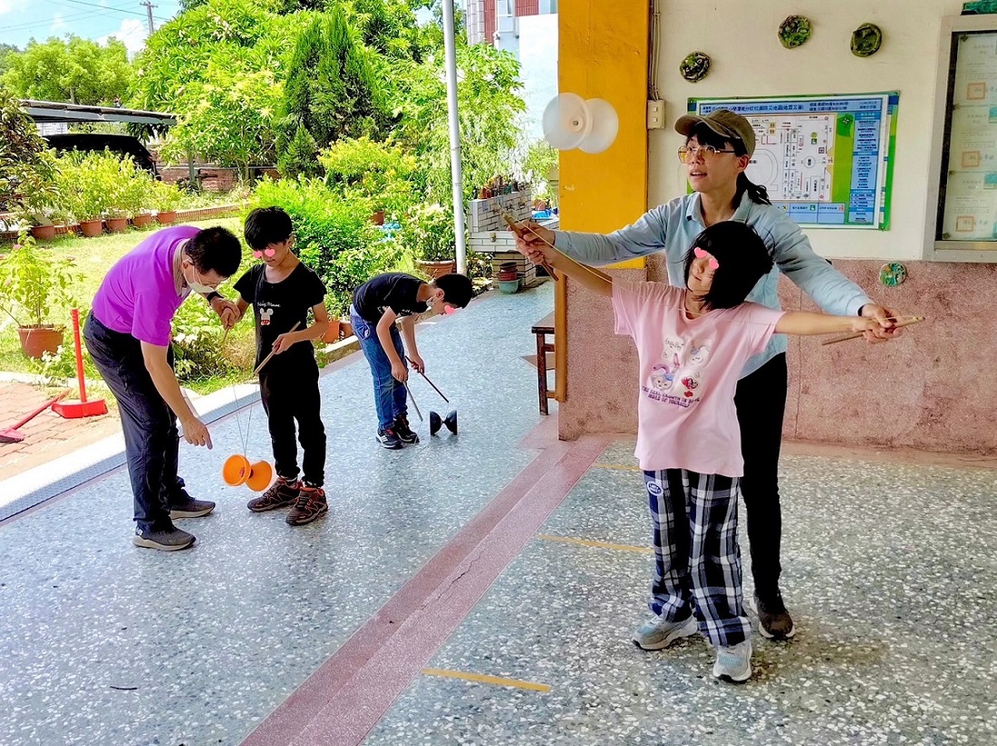 家園寶貝暑期扯鈴營隊開課拉(標題圖檔)