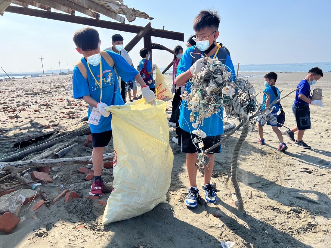 「雲嘉嘉兒少安置及教養機構～綠山、綠水、淨灘」活動(標題圖檔)