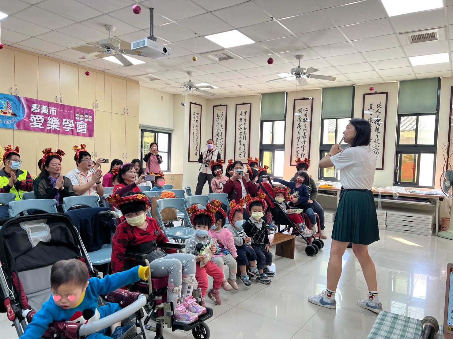 六樸慈善會與院生同歡：歡樂歌唱(標題圖檔)