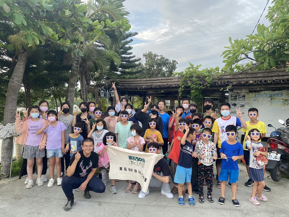 大手牽小手，一起去郊遊：綠水、綠食、綠生活(標題圖檔)