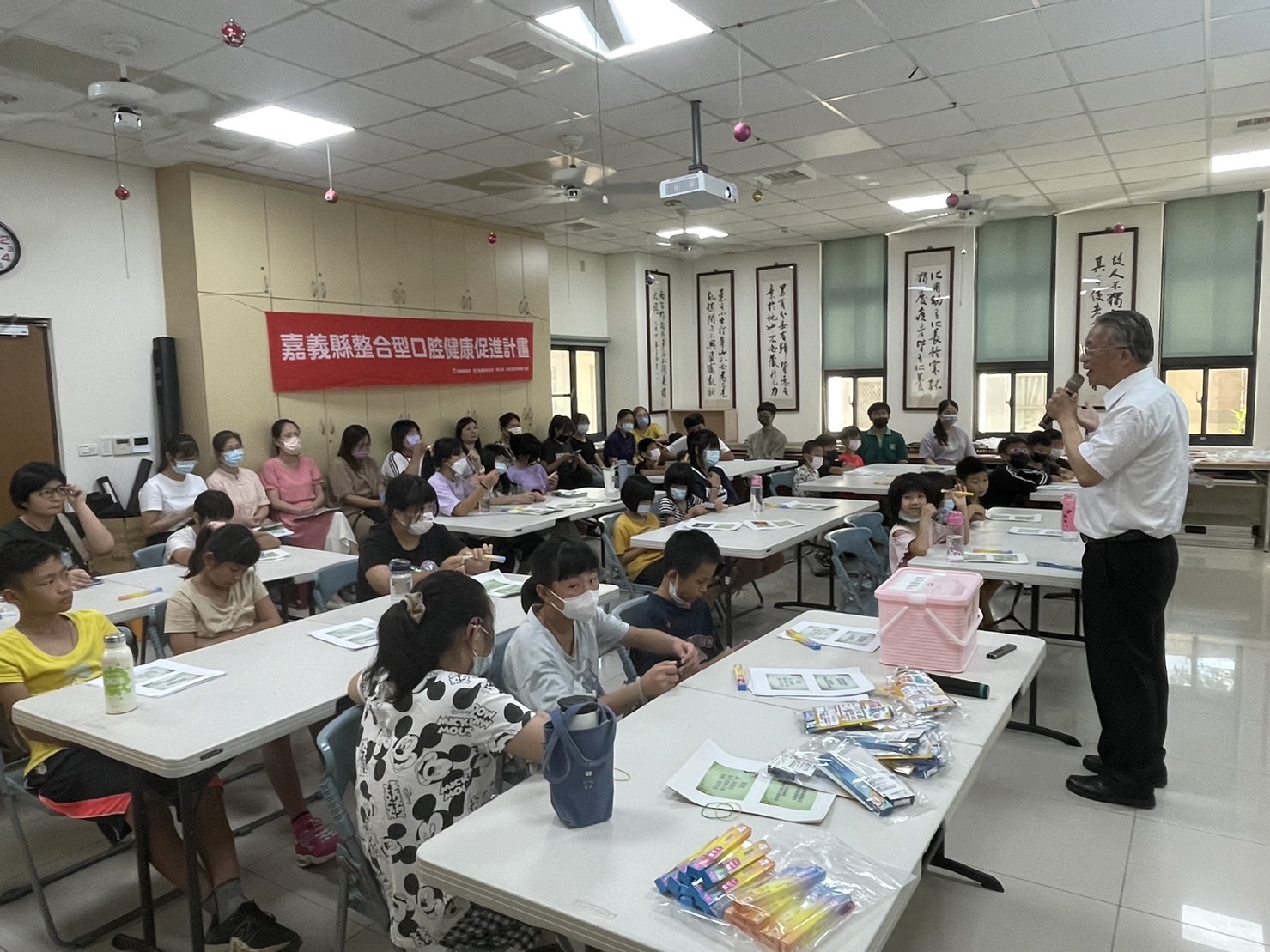 嘉義縣衛生局與院生同歡：口腔保健暨刷牙教學與實作(標題圖檔)