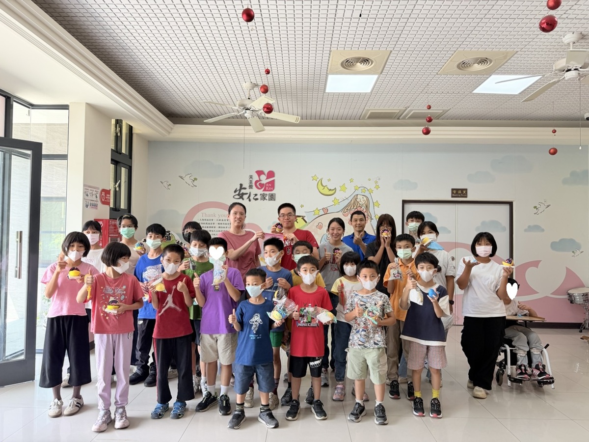 張榮發慈善基金會與院生同歡： 「細胞探險家～走進身體的微觀世界」科普體驗課程(標題圖檔)