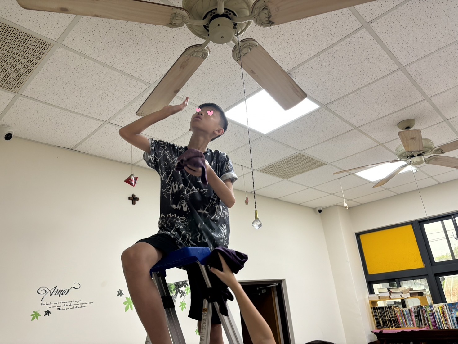 寶貝們清理電風扇(標題圖檔)